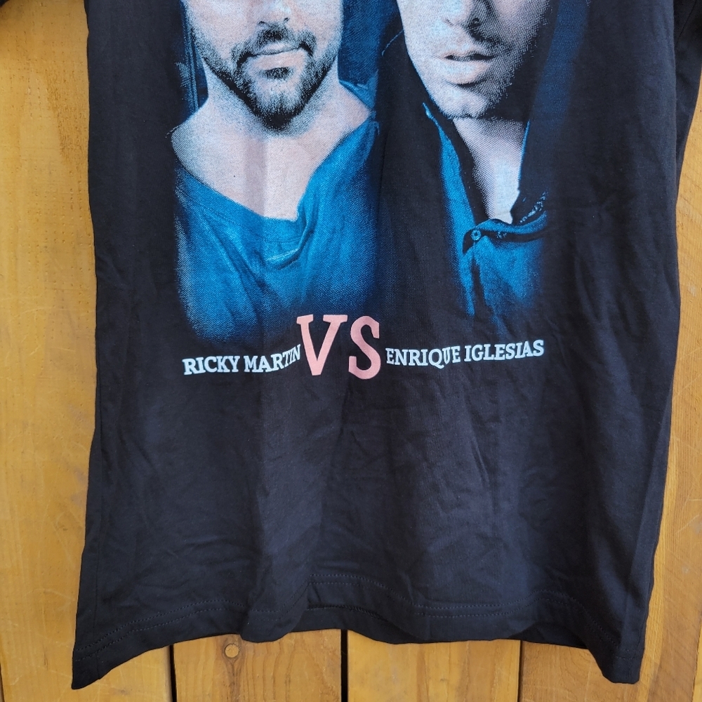 Ricky Martin Vs Enrique Iglesias Short Sleeve T-Shirt Size M - Picture 4 of 15